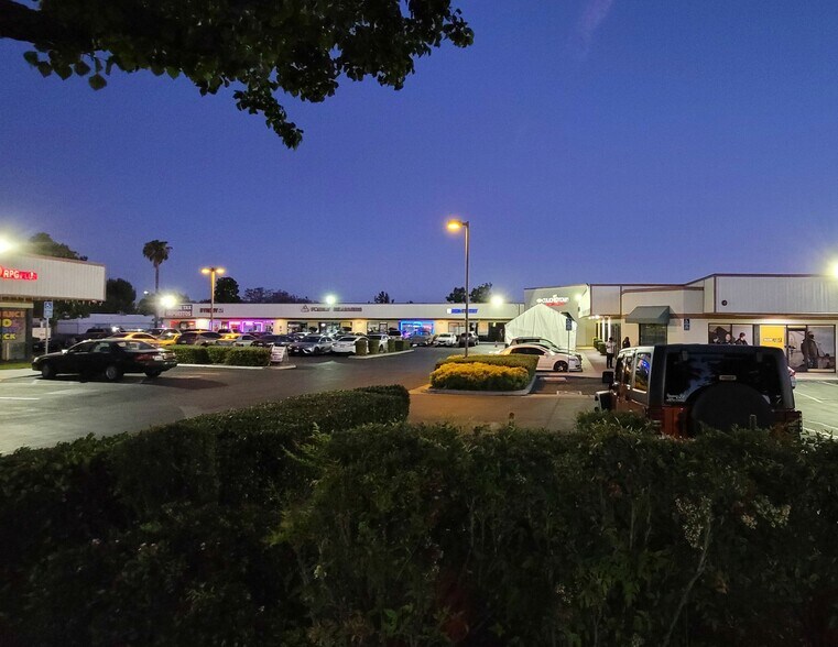 5461 Holt Blvd, Montclair, CA à vendre - Photo du bâtiment - Image 3 de 12