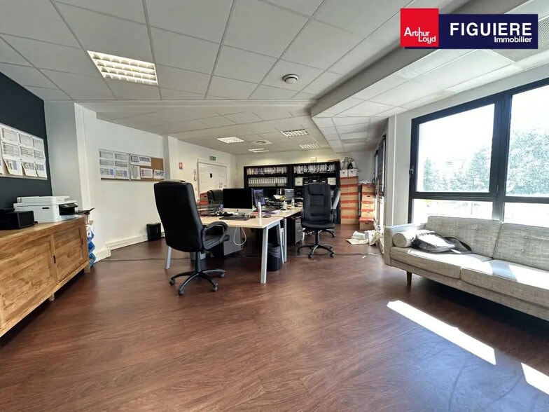 425 Allées Francois Aubrun, Le Tholonet for lease - Interior Photo - Image 2 of 8