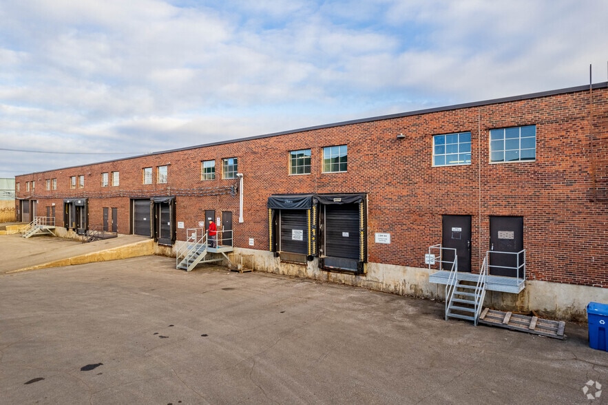 8459-8497 Ch Dalton, Mont-Royal, QC for lease - Building Photo - Image 3 of 4