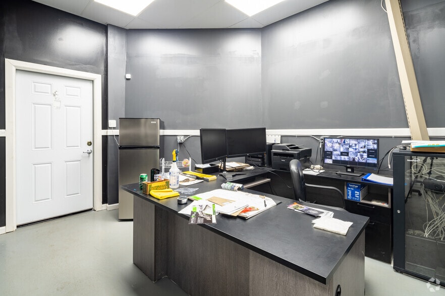 Fully Licensed Marijuana Business portfolio of 2 properties for sale on LoopNet.ca - Interior Photo - Image 3 of 15