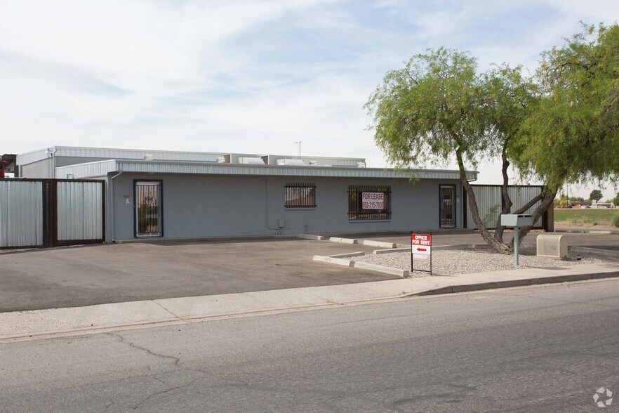 6863 W Frier Dr, Glendale, AZ à louer - Photo du bâtiment - Image 2 de 4
