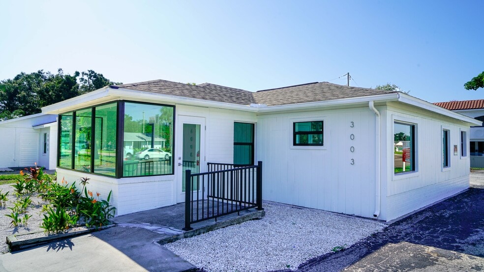 3003 S Tamiami Trl, Sarasota, FL for lease - Building Photo - Image 1 of 12