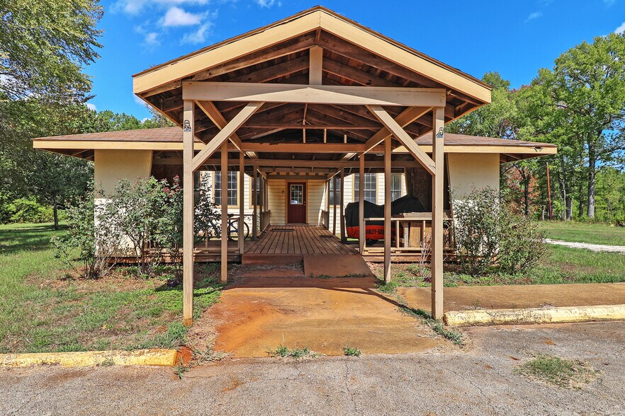 105 PR 6065 - Equipment Shed, Grapeland, TX à vendre - Photo du bâtiment - Image 3 de 11