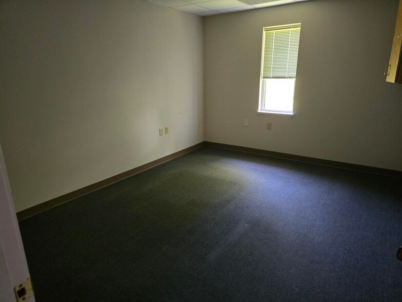 2301 Bloomfield Rd, Cape Girardeau, MO for lease - Building Photo - Image 2 of 11