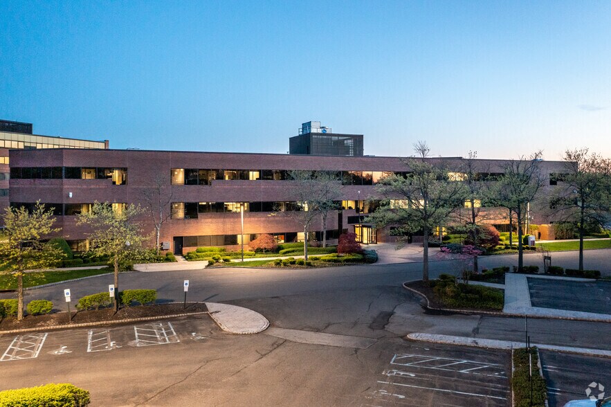 2045 Lincoln Hwy, Edison, NJ à louer - Photo du bâtiment - Image 3 de 33