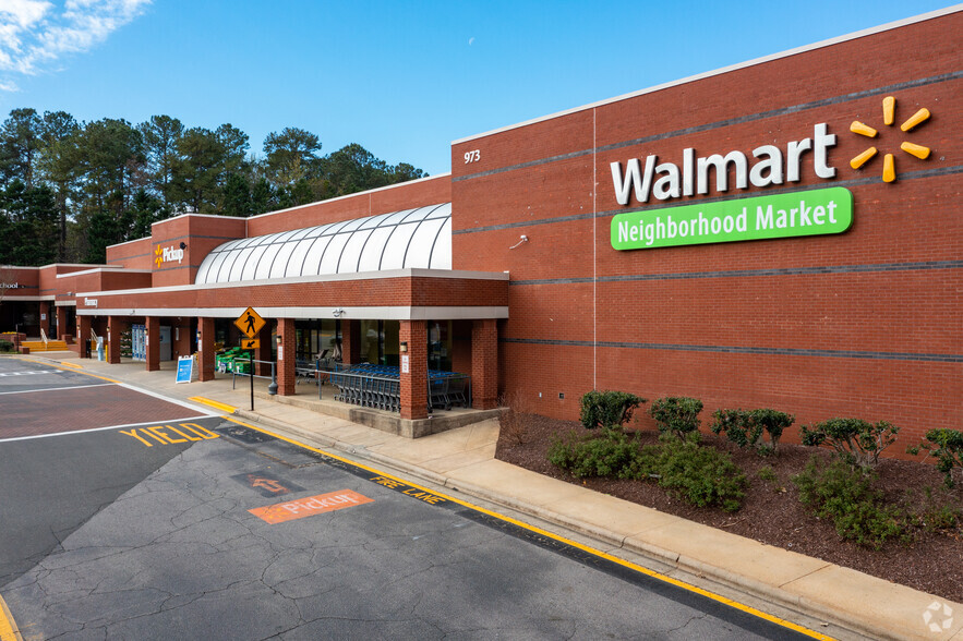 921-965 N Harrison Ave, Cary, NC for lease - Primary Photo - Image 1 of 15