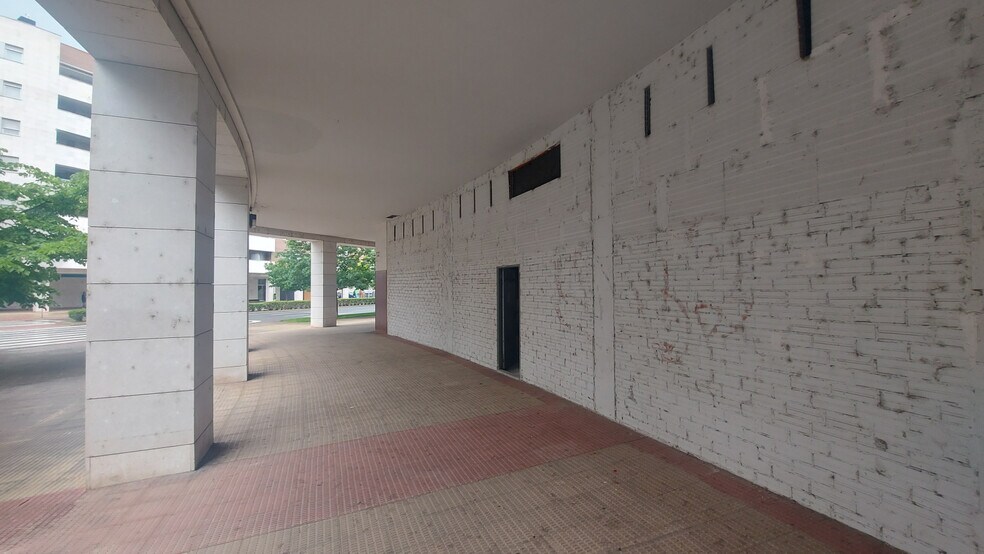 Commerce de détail dans Logroño, La Rioja à louer - Photo du bâtiment - Image 2 de 2