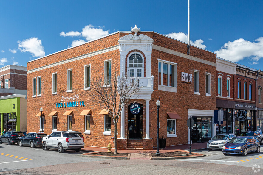 101 W Central Ave, Bentonville, AR à vendre - Photo du bâtiment - Image 1 de 1