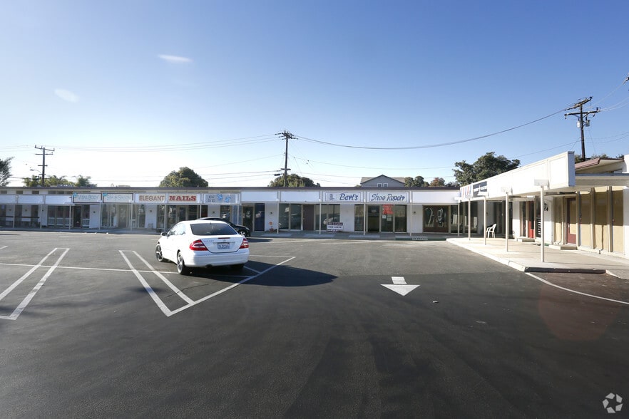 305-325 S Borchard Dr, Ventura, CA for lease - Building Photo - Image 2 of 7