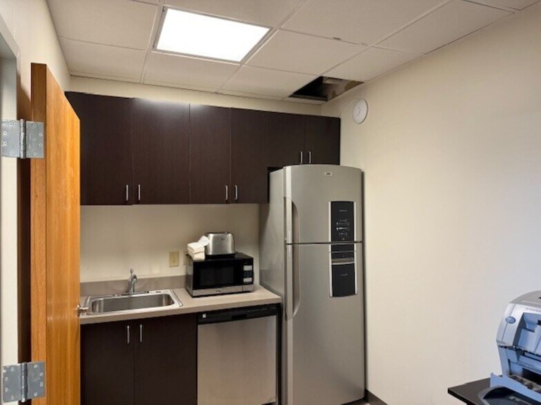 115 Park St SE, Vienna, VA à louer - Photo du bâtiment - Image 3 de 11