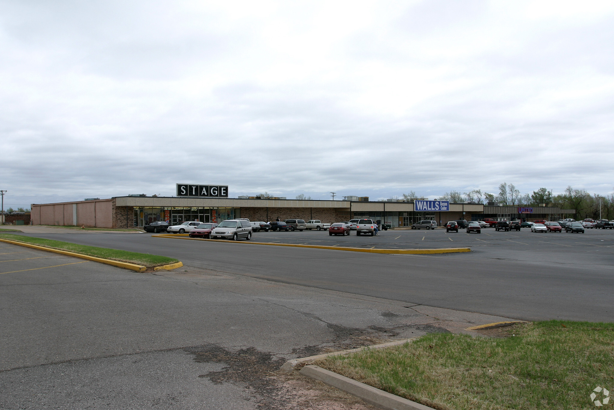 829-1069 S 10th St, Clinton, OK for sale Primary Photo- Image 1 of 1