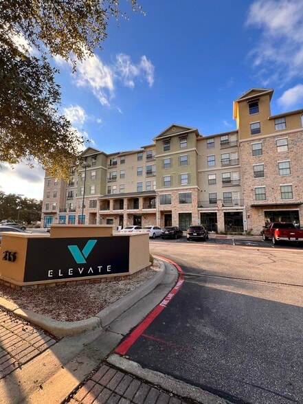 215 Washington Ave, Waco, TX for sale - Building Photo - Image 2 of 12