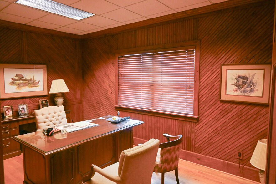 109A Wholesale Ave NE, Huntsville, AL à vendre - Photo du bâtiment - Image 2 de 22