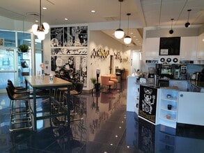 1680 Fruitville Rd, Sarasota, FL à louer Photo intérieure- Image 2 de 2