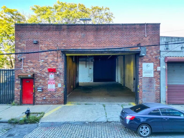 195 Bush St, Brooklyn, NY for lease - Primary Photo - Image 1 of 22