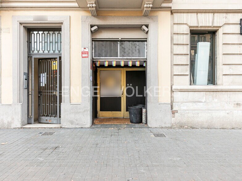 Commerce de détail dans Barcelone, Barcelona à louer - Photo du bâtiment - Image 2 de 4