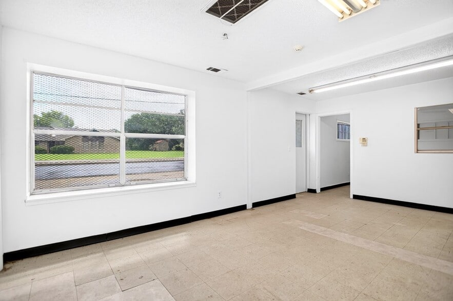 903 Sayers St, Lufkin, TX à vendre - Photo du bâtiment - Image 2 de 22