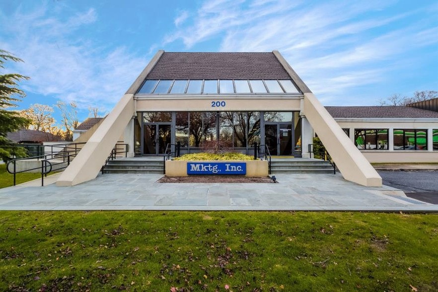 200 Carleton Ave, East Islip, NY for lease - Building Photo - Image 3 of 5