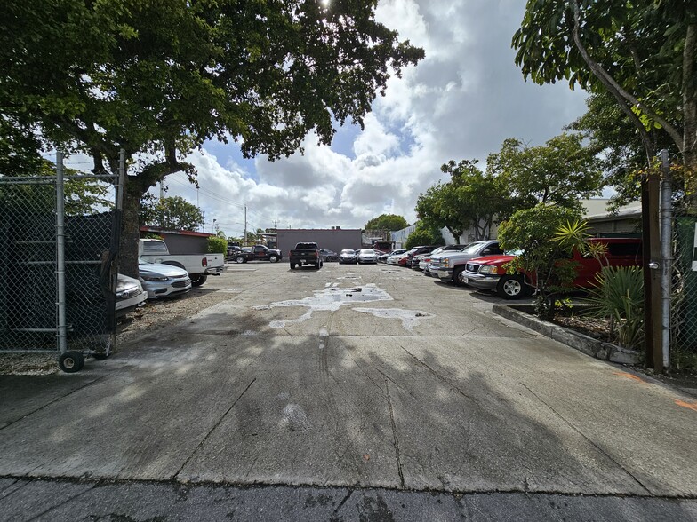 2110 SW 58th Ave, West Park, FL for sale - Building Photo - Image 2 of 24