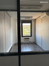 Office in Lyon for lease Interior Photo- Image 1 of 5