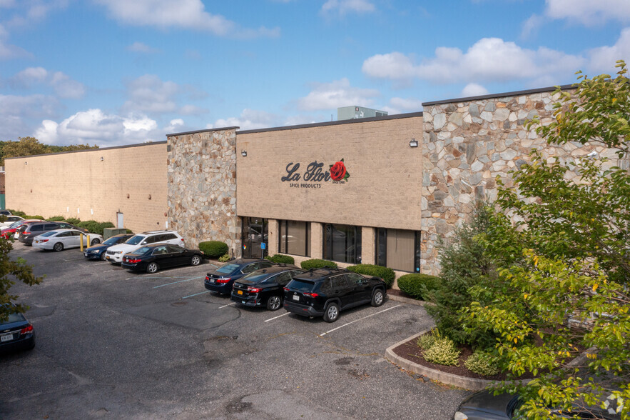 903 Motor Pkwy, Hauppauge, NY for lease - Building Photo - Image 1 of 4