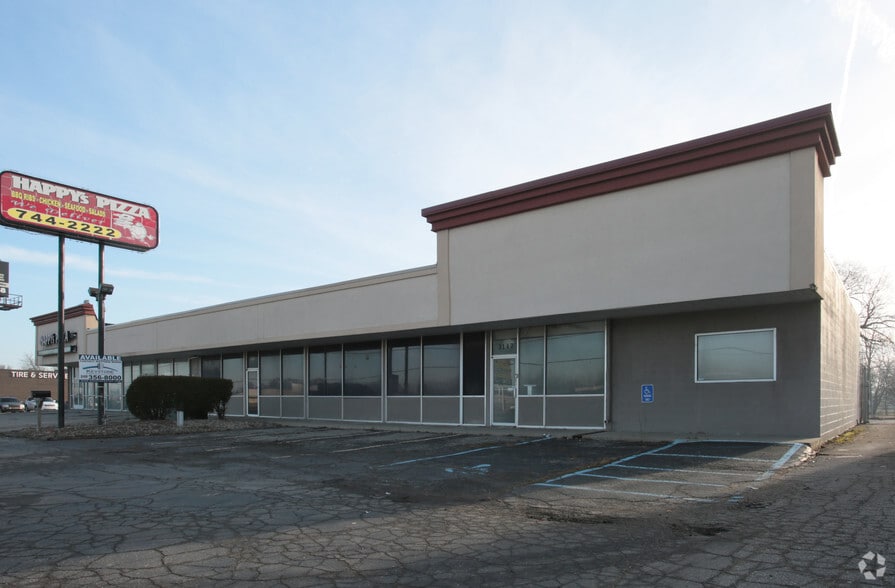 3147 S Dort Hwy, Burton, MI for lease - Building Photo - Image 3 of 16