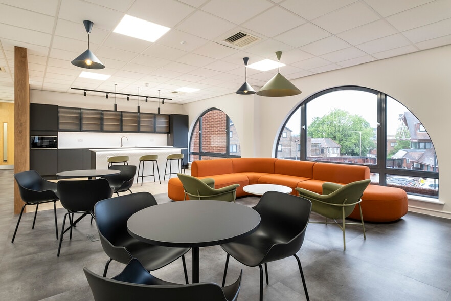 3 Warwick Pl, Uxbridge à louer - Photo intérieure - Image 3 de 13