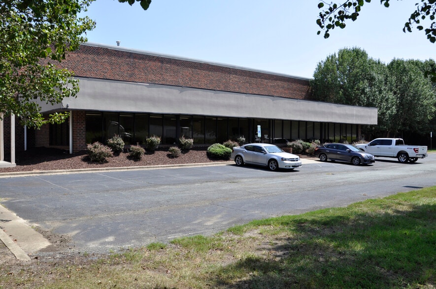 2050 Willow Springs Ln, Burlington, NC for lease - Building Photo - Image 1 of 4