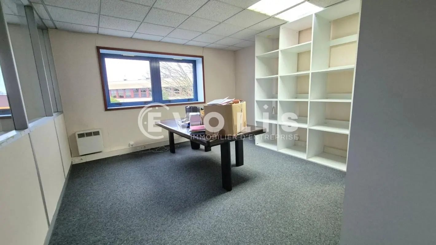 Office in Collégien for lease Interior Photo- Image 1 of 10