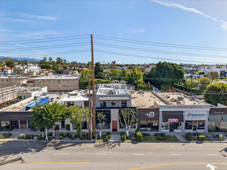 910 N La Cienega Blvd, Los Angeles, CA à vendre - Photo du bâtiment - Image 3 de 33
