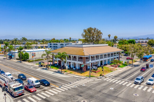 Plus de détails pour 1701 N Main St, Santa Ana, CA - Bureau à vendre