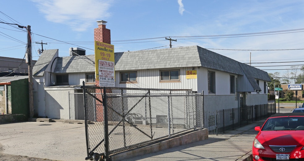 1919 Deer Park Ave, Deer Park, NY for sale - Building Photo - Image 3 of 33
