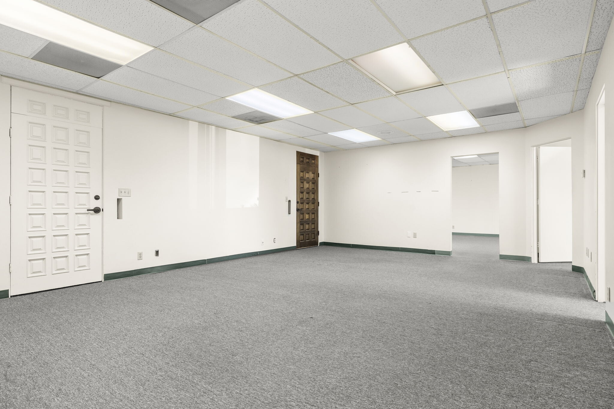 2580-2590 E Main St, Ventura, CA for lease Building Photo- Image 1 of 4