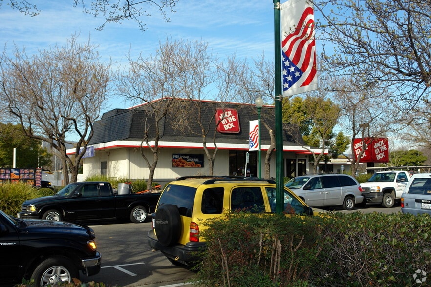 290 E Monte Vista Ave, Vacaville, CA for lease - Building Photo - Image 3 of 4