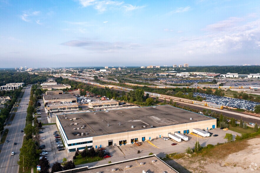 1453 Cornwall Rd, Oakville, ON à louer - Photo du bâtiment - Image 2 de 5