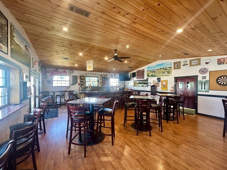 202 E Seminary St, Liberty, IN à vendre - Photo intérieure - Image 3 de 9