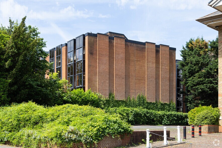33 London Rd, Reigate à louer - Photo du bâtiment - Image 3 de 3