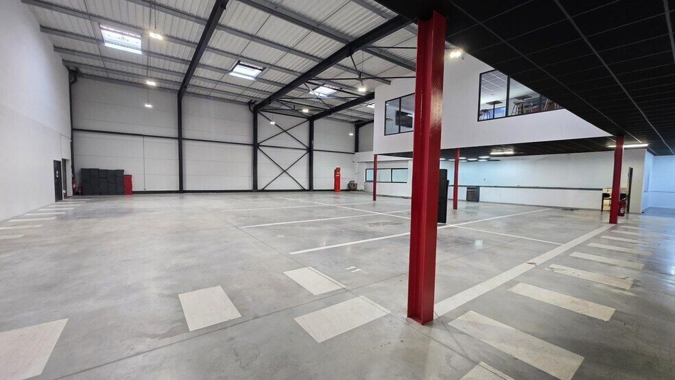 Local d'activités dans Signes à vendre - Photo du bâtiment - Image 2 de 10