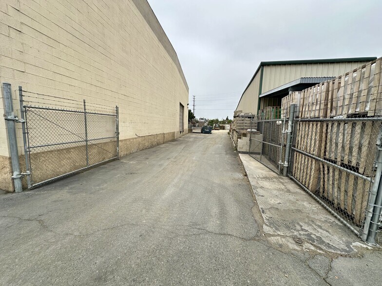 2875 Orange Olive Rd, Orange, CA à louer - Photo du bâtiment - Image 2 de 10