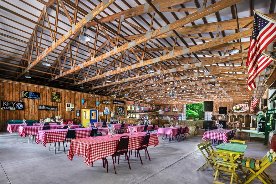 5382 E State Road 162, Santa Claus, IN à vendre - Photo intérieure - Image 1 de 19