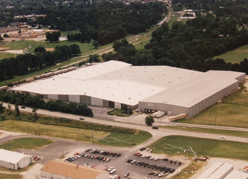 1410 Veterans Ave, Vandalia, IL for lease - Primary Photo - Image 3 of 3