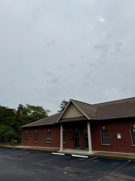 430 Montbrook Ln, Knoxville, TN à louer - Photo du bâtiment - Image 2 de 3