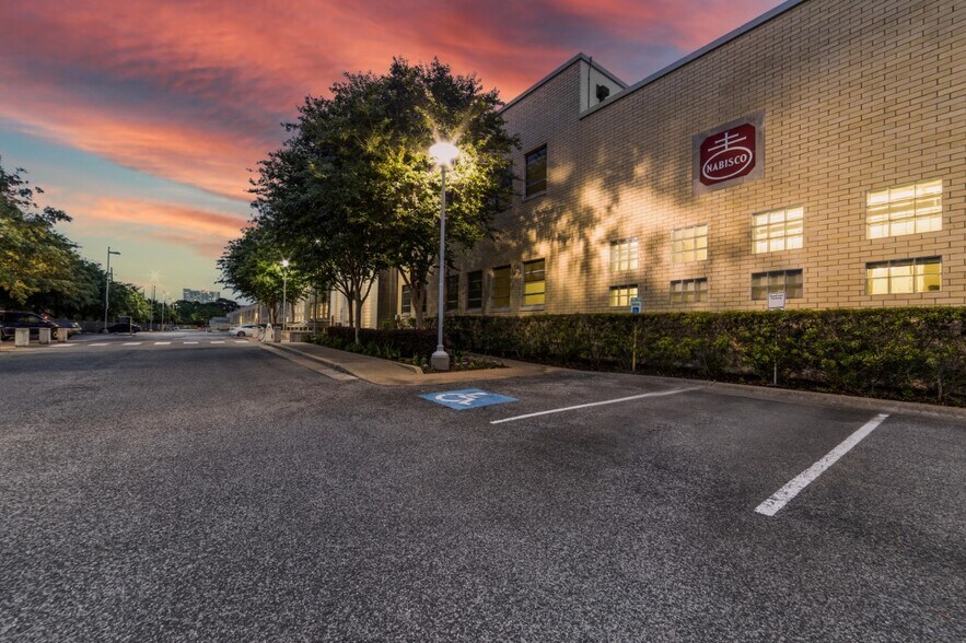 2450 Holcombe Rd, Houston, TX à louer - Photo du bâtiment - Image 3 de 17