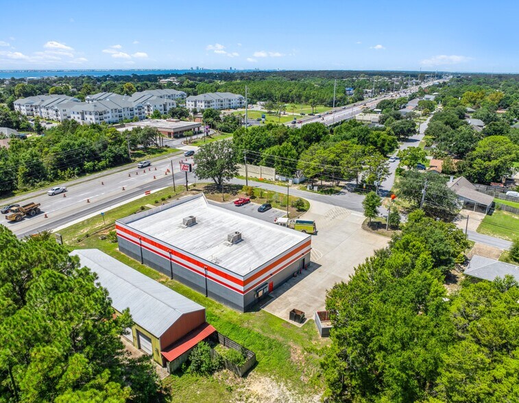 1440 Redfish Point Rd, Gulf Breeze, FL à vendre - Photo du bâtiment - Image 3 de 7