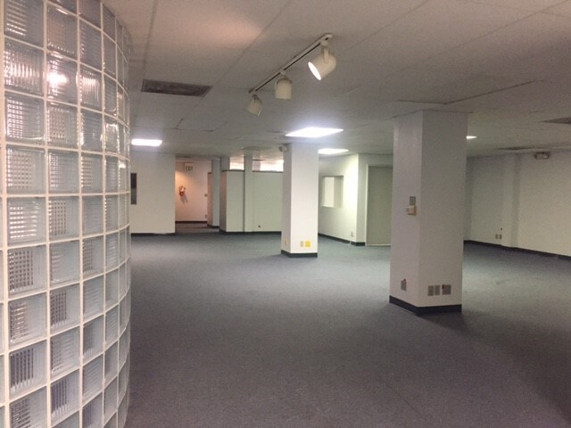 520 W Santa Ana Blvd portefeuille de 2 propriétés à vendre sur LoopNet.ca - Photo intérieure - Image 3 de 15