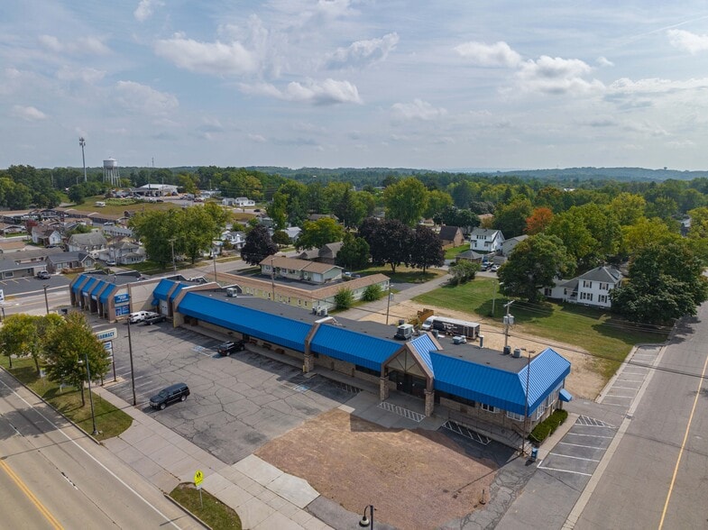 802 Broadway, Wisconsin Dells, WI for sale - Building Photo - Image 2 of 24