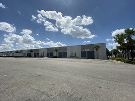 8740-8890 NW 102nd St, Medley FL - Entrepôt