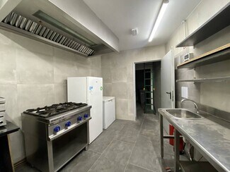 Plus de détails pour Multi-résidentiel à vendre