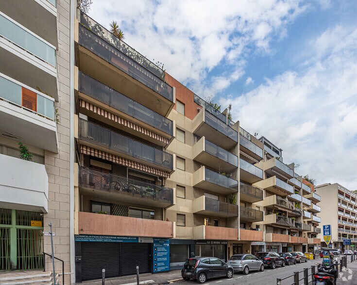 Immeuble residentiel dans Marseille à vendre - Photo du bâtiment - Image 2 de 7