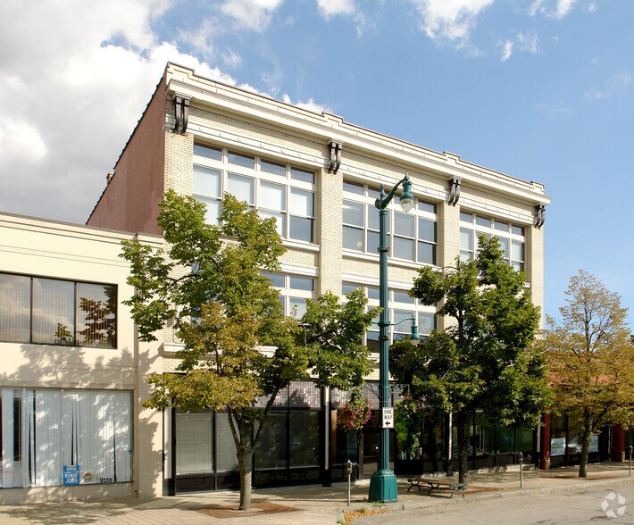 733-737 Main St, Buffalo, NY à louer - Photo du bâtiment - Image 2 de 6